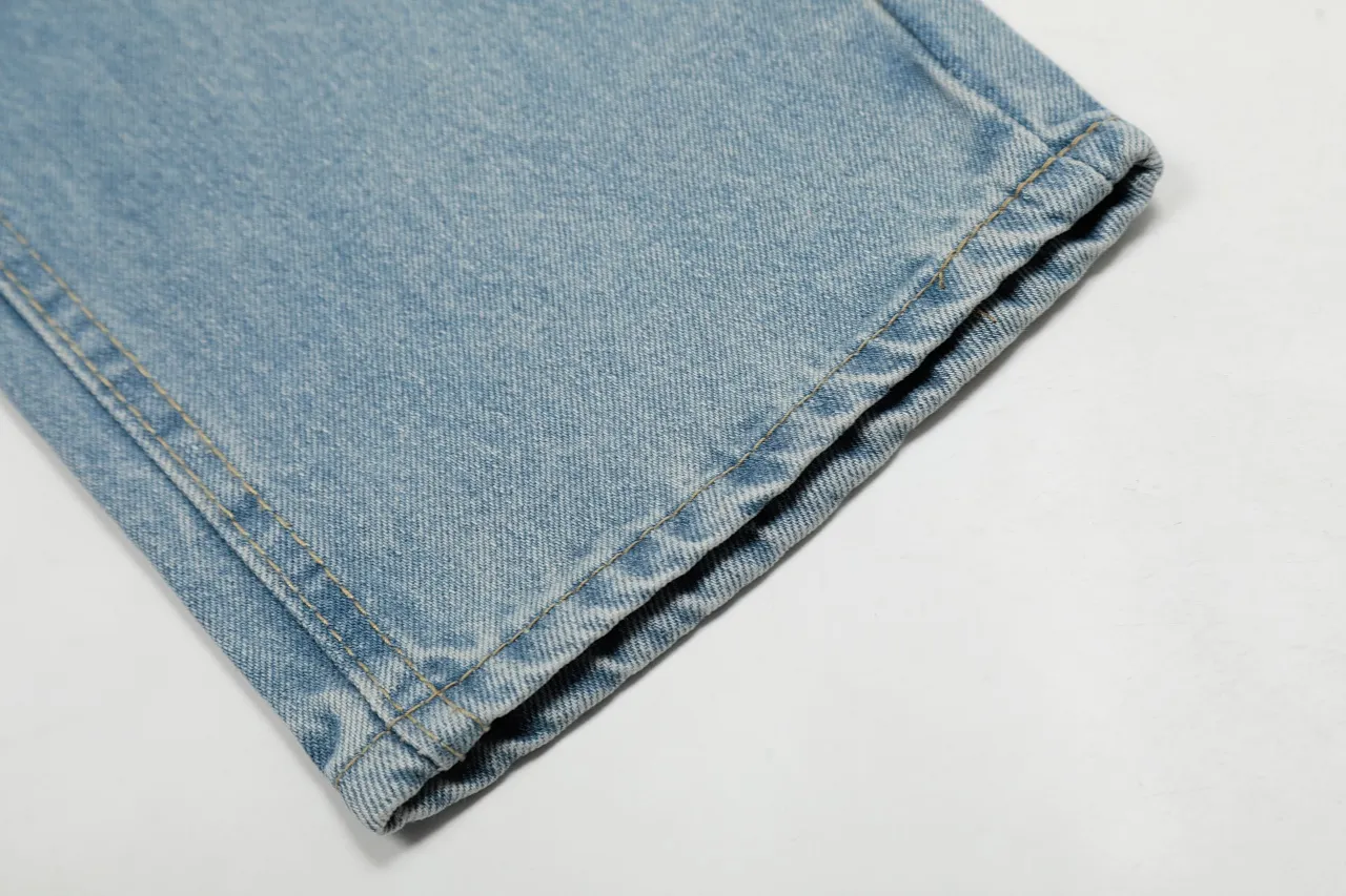 KE972#P240 The only correct leather label version on the market Chrome Hearts CH Cross embroidery distressed jeans Top ceiling quality 100% correct version The correct version is here!  Believe me this must be the best quality you will ever come across! ! Excellent value for money! !  Styles with different washes and textures are very friendly to people with thin legs and thick legs. The straight version is very flattering to the shape of the legs. The moderate length is timeless and easy to match. It is the basis of various styles and a must-have in the wardrobe! ! Add a little stacking to easily control this year's popular clean fit fabric. The fabric is stiff but the upper body is soft without losing texture. The sides and cuffs of some styles have a bone-wash effect. It's really hard not to love it! The outfit effect is immediate! ✅Correctly customize the Croxin metal leather label on the back panel. It is not sold directly with the cross on the finished jeans. 1:1 copying strives for excellence and the details are perfectly grasped. ✅The cross leather label is clear and smooth. Exquisite turning top craftsmanship. ✅Buttons, zippers and hardware are all customized versions of the Croxin LOGO. ✅High-cost washing process. Size: 28 30 32 34 36 (5 sizes)